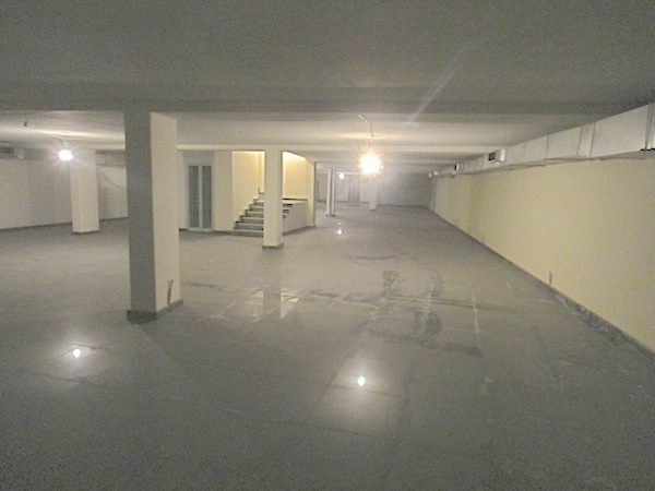 Showroom with depot  for sale in Jal El Dib