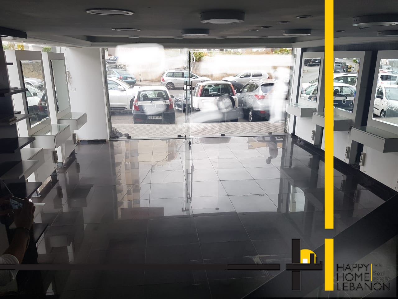 Showroom for sale in Jdeideh 