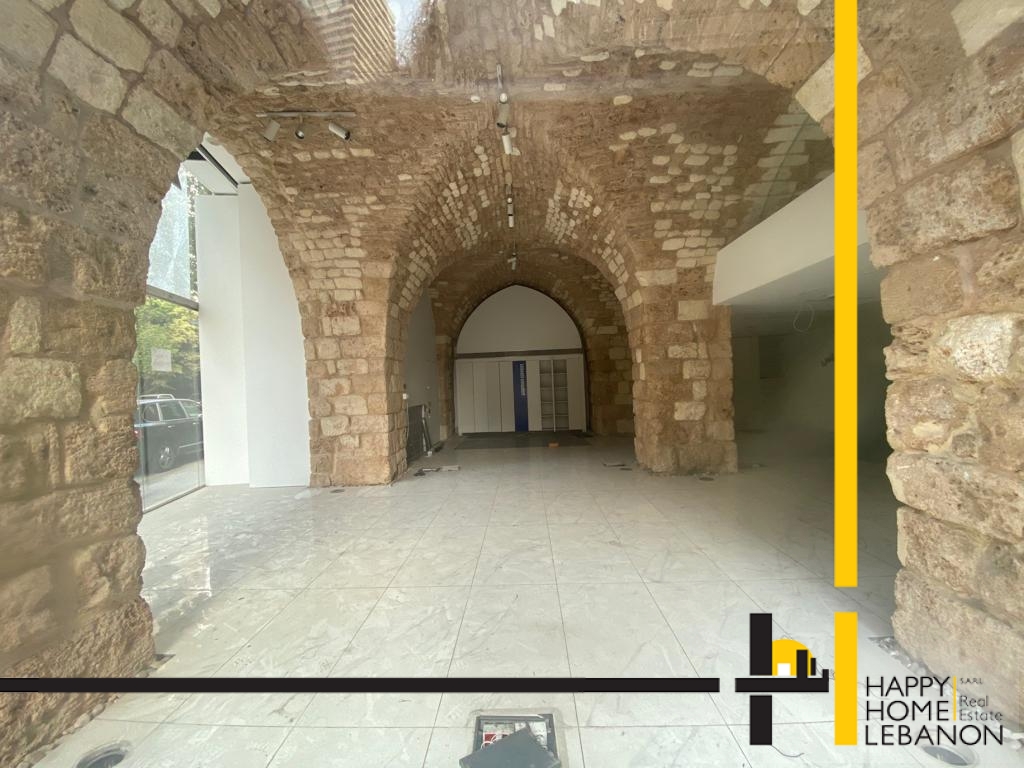 Showroom for rent in Achrafieh